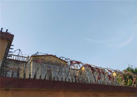 Проволочная изгородь лезвия катушки барьеров военной тюрьмы колючей проволоки бритвы провода Даннерт большая