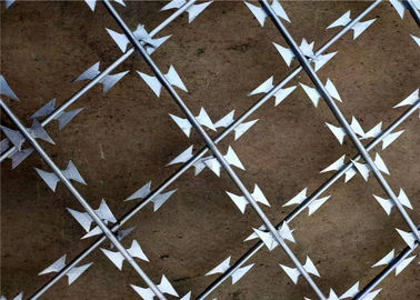 Гальванизированная сваренная загородка ячеистой сети бритвы, проволочная изгородь бритвы с формой отверстия диаманта