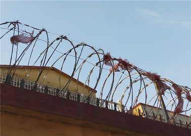 Проволочная изгородь лезвия катушки барьеров военной тюрьмы колючей проволоки бритвы провода Даннерт большая