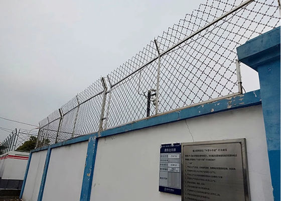 Диамант гальванизировал сваренную загородку колючей проволоки бритвы